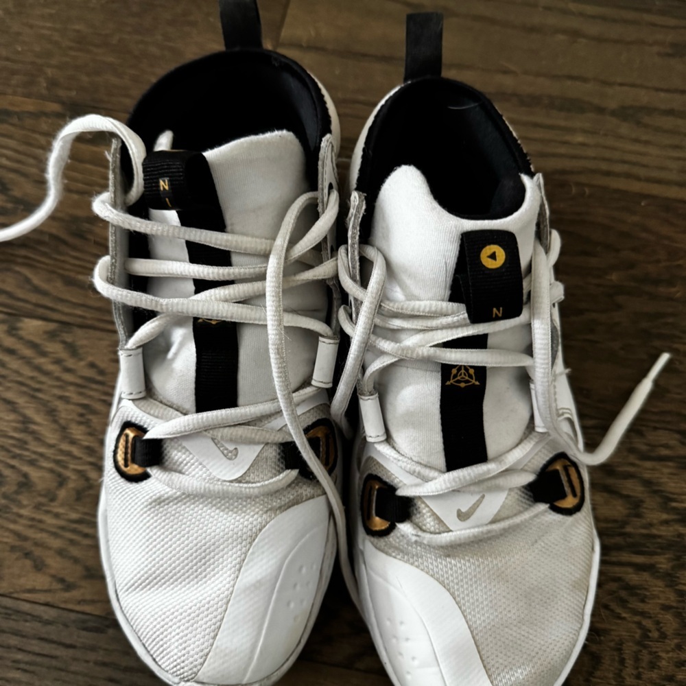 Nike Air Zoom Crossover 2
White Metallic Gold size 6 - Picture 3 of 13